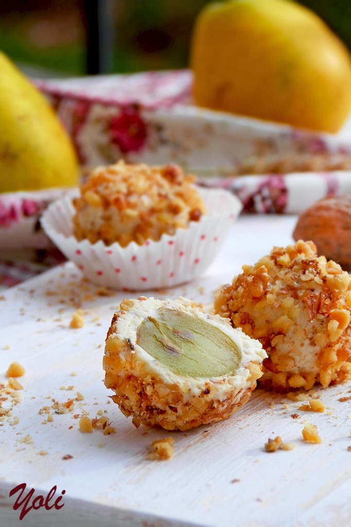 Candy_ with_ grapes_ and_ cheese_2